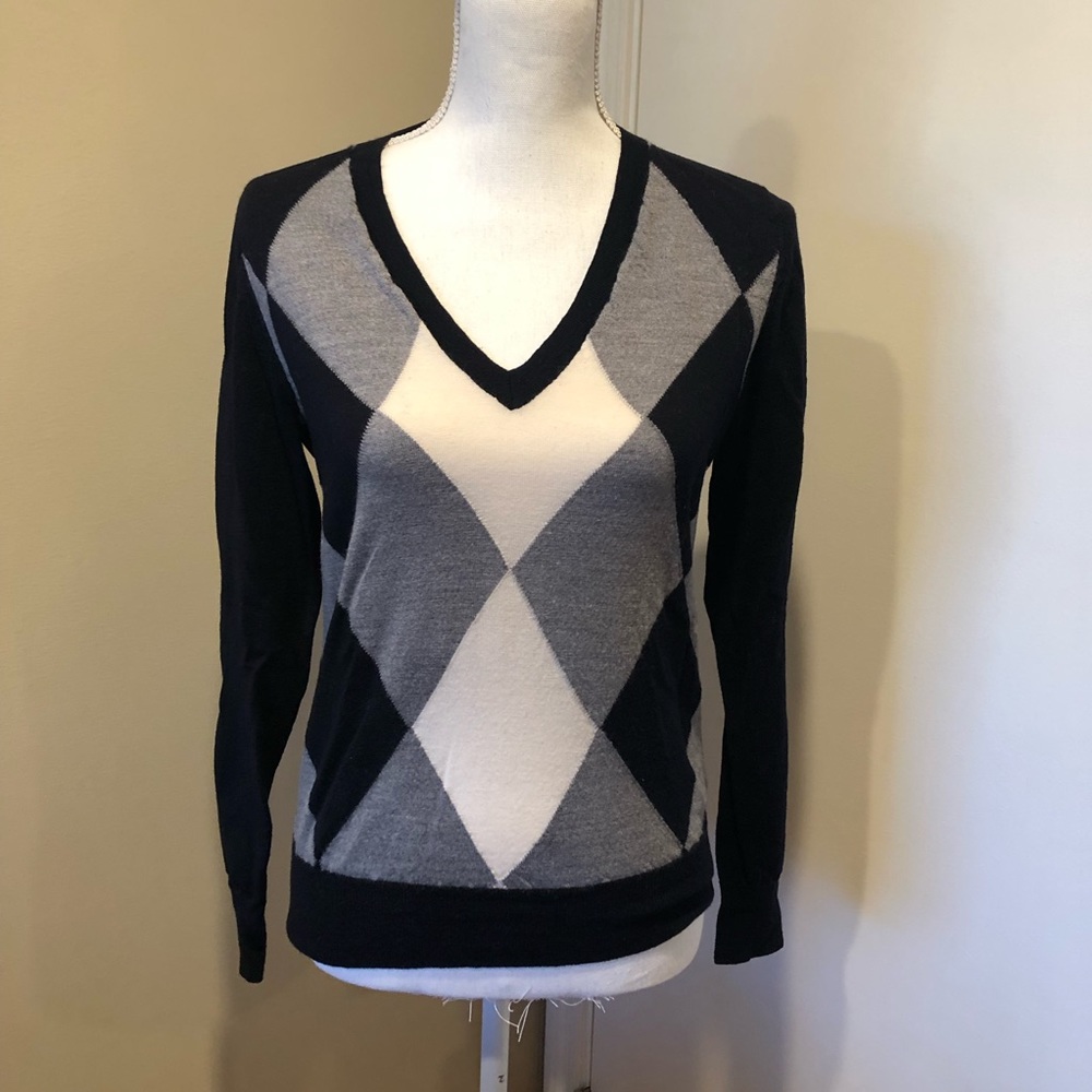 LAST DROP B4 DONATING  Black and grey argyle vneck